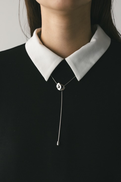 アクセサリー megu アシンメトリー ライン ダイヤモンド ネックレス medium /b0032