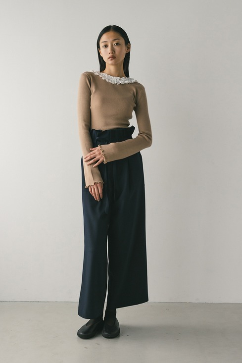 バックオープンフリルニットトップ