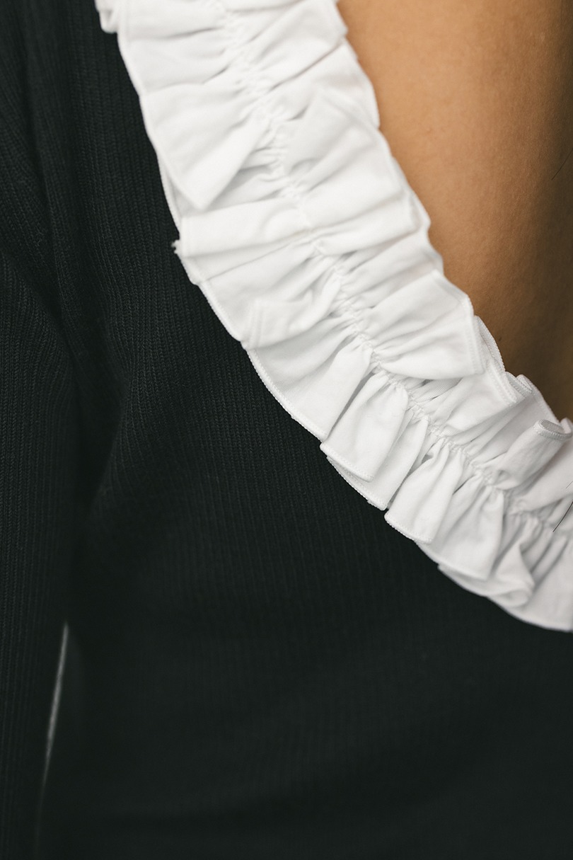 バックオープンフリルニットトップ 詳細画像 BLK 11