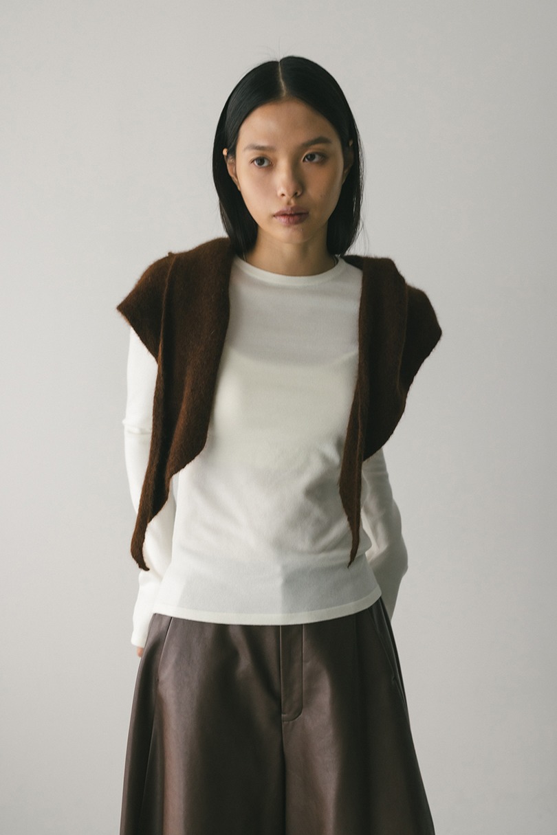 フィンガーホールクルーネックニット