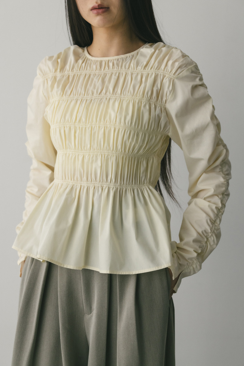 シャーリングブラウス