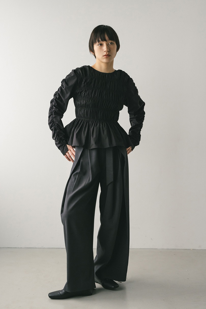 シャーリングブラウス