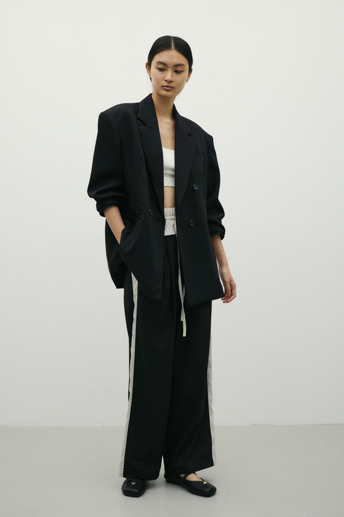 シームデザインテーラードジャケット