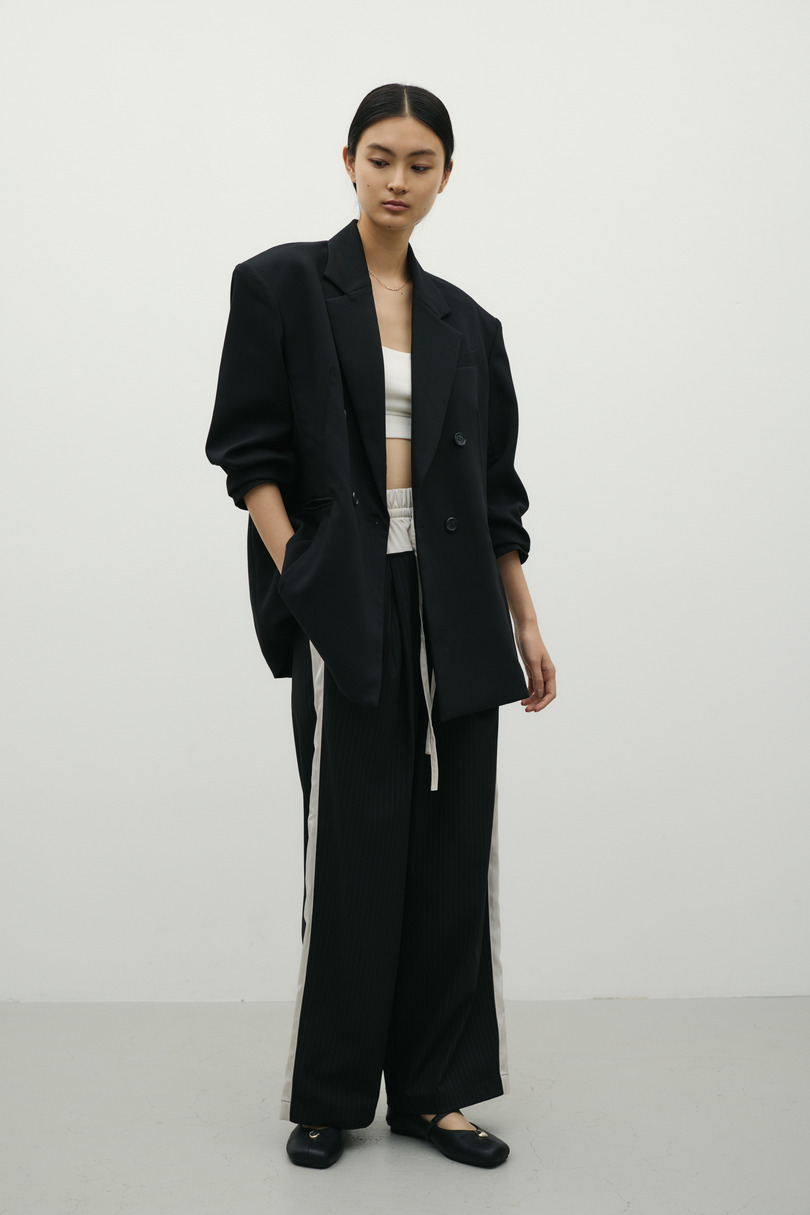 シームデザインテーラードジャケット