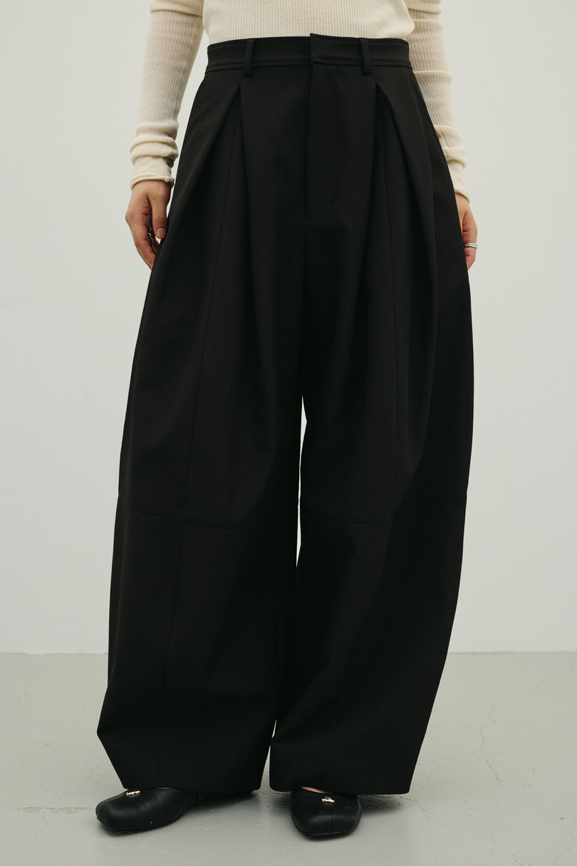 タックフォルムパンツ