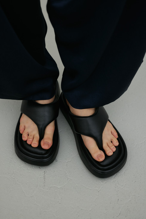 プラットフォームトングサンダル