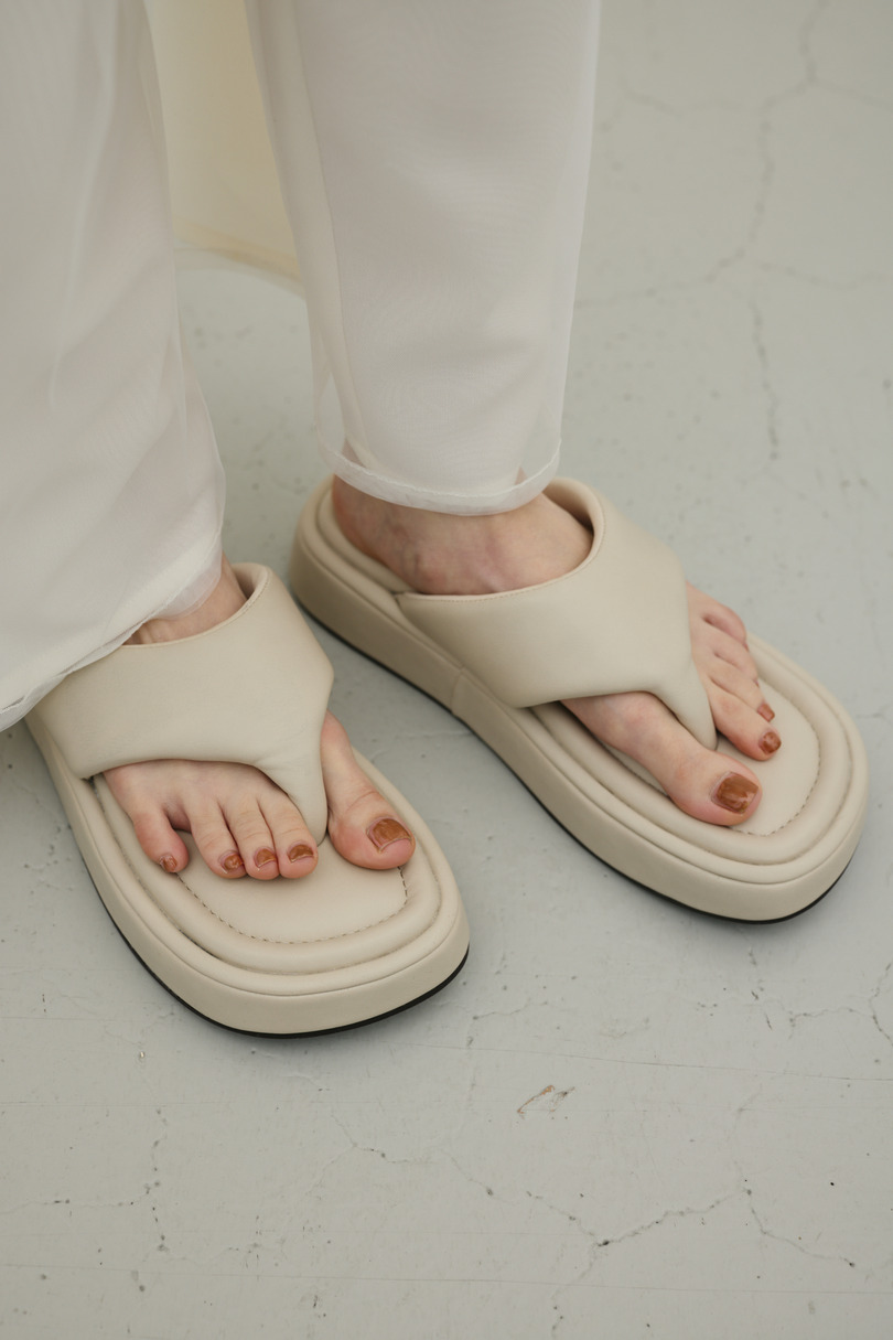 プラットフォームトングサンダル