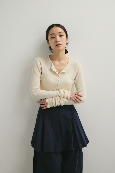 ヘンリーネックシアーニット