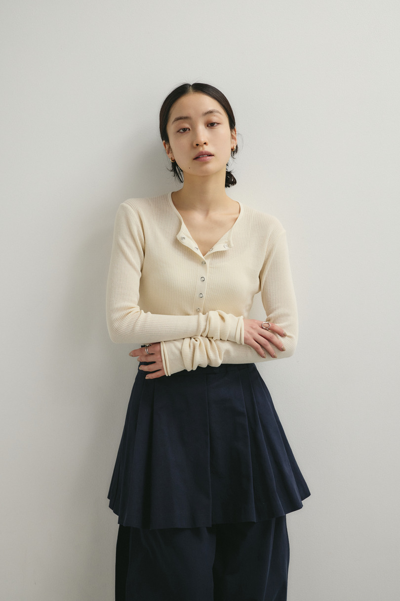 ヘンリーネックシアーニット