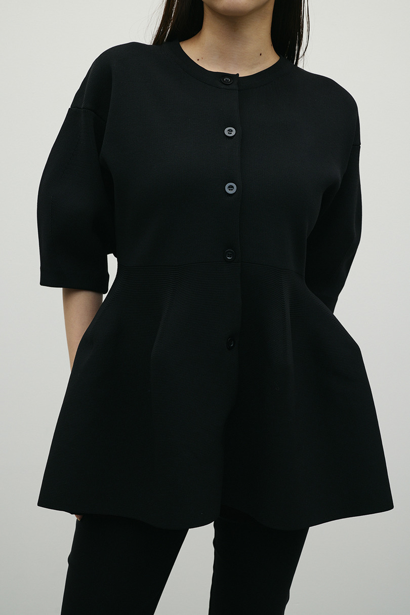 ペプラムフォルムスリーブカーデ