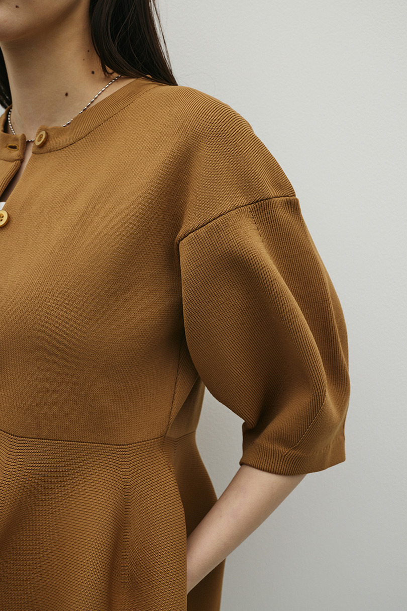 ペプラムフォルムスリーブカーデ 詳細画像 CAM 10