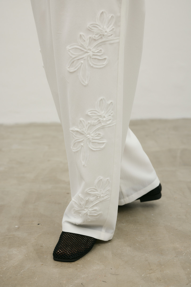 フラワーエンブロイダリータックパンツ 詳細画像 WHT 9