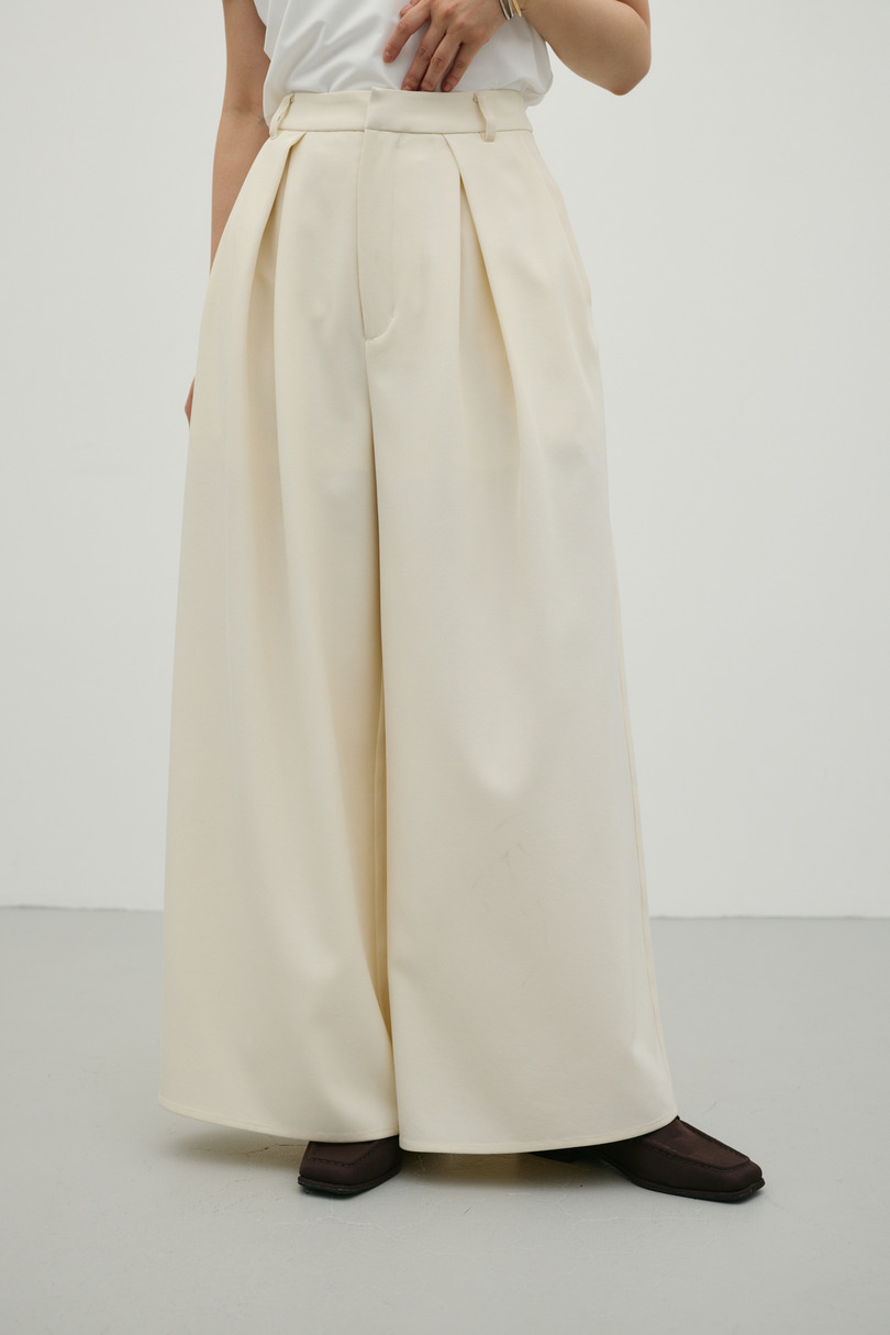 ローウエストタックワイドパンツ