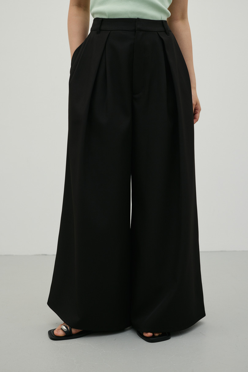 ローウエストタックワイドパンツ