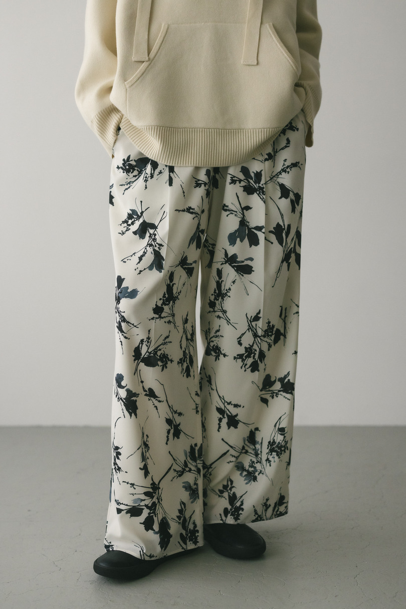 フラワープリントリラックスパンツ