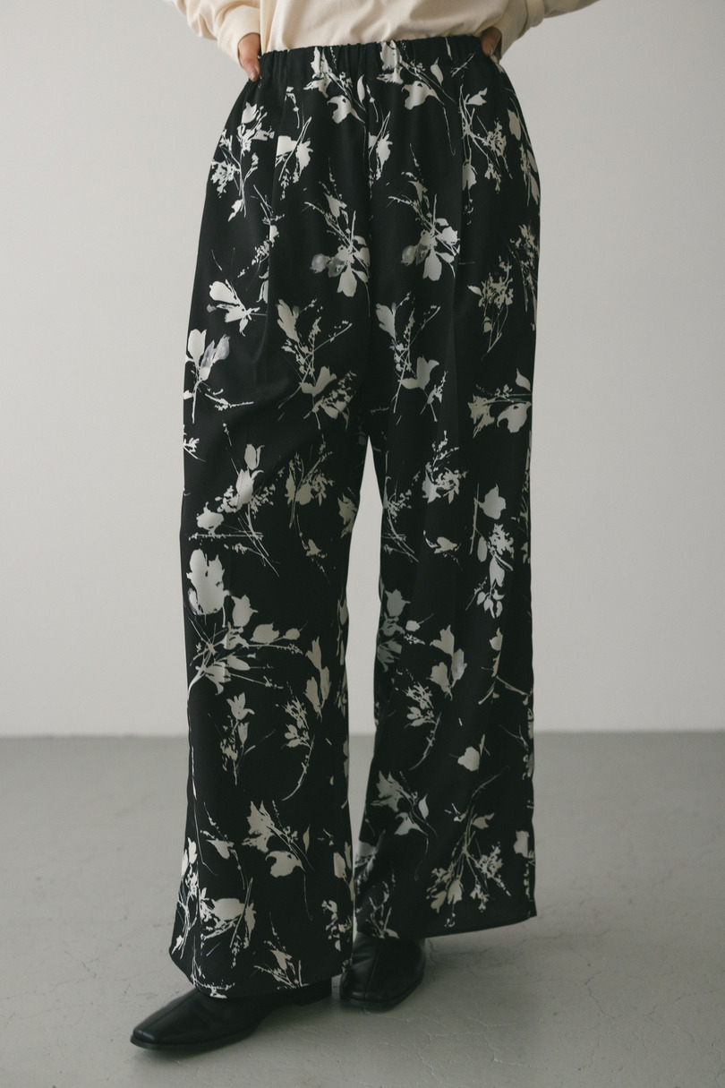 フラワープリントリラックスパンツ