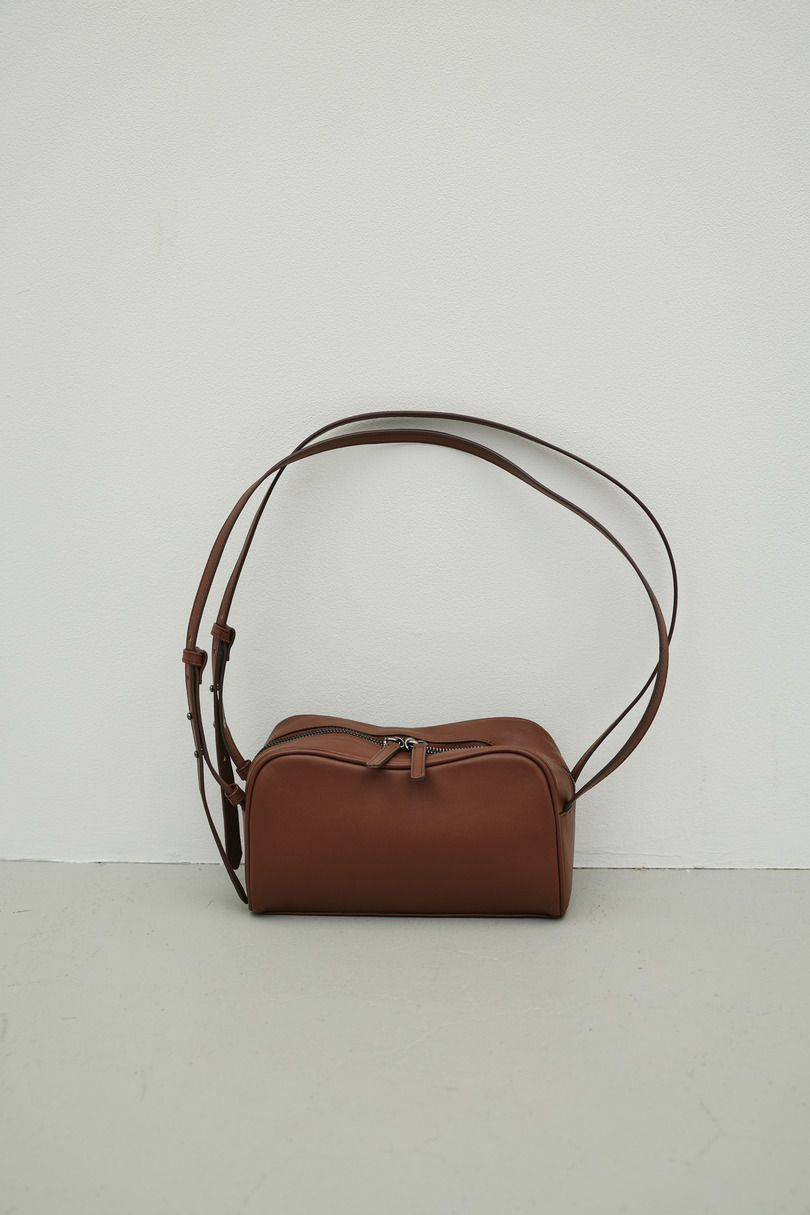 Wストラップカーブバッグ