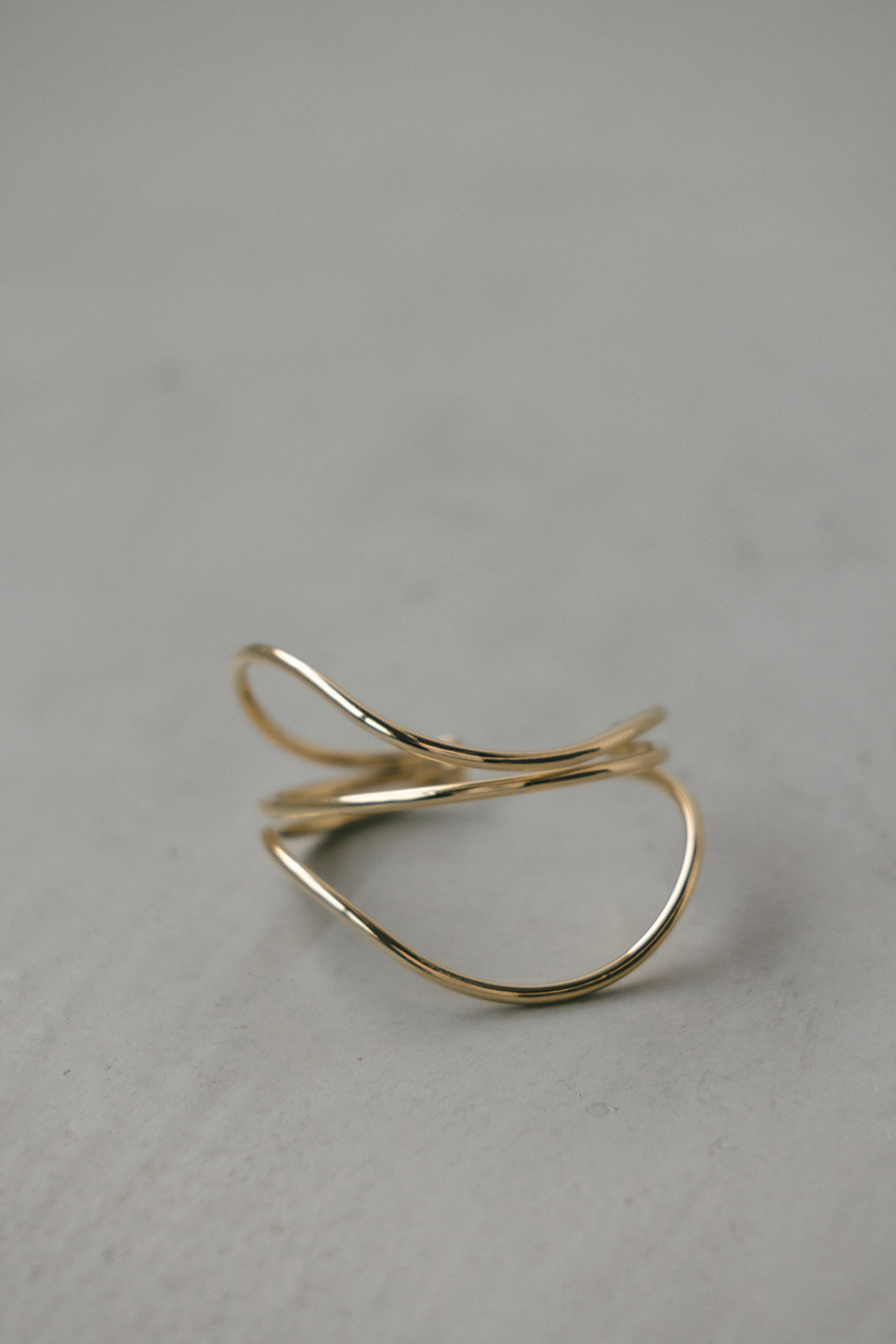 ウェーブバングル