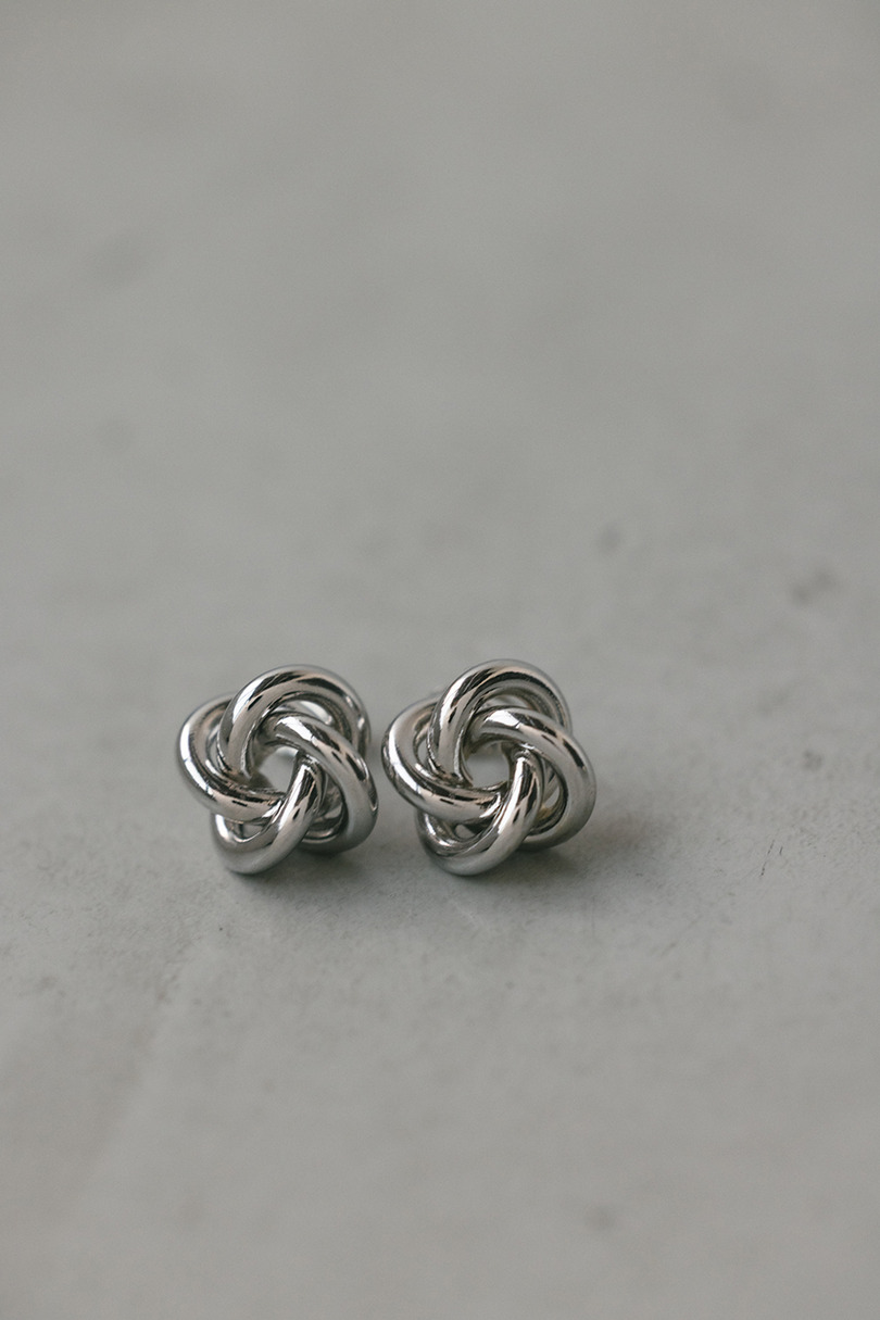 ノットモチーフピアス 詳細画像 SLV 4