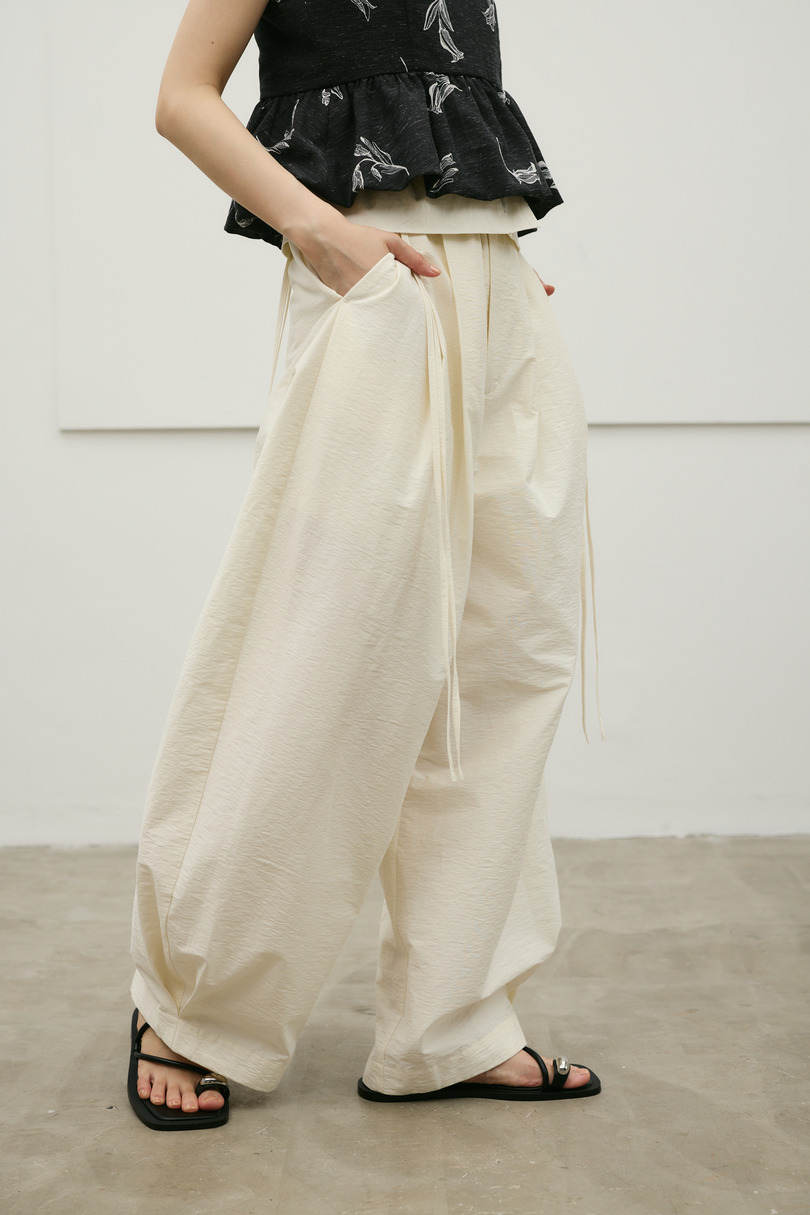 フリップベルトタックパンツ