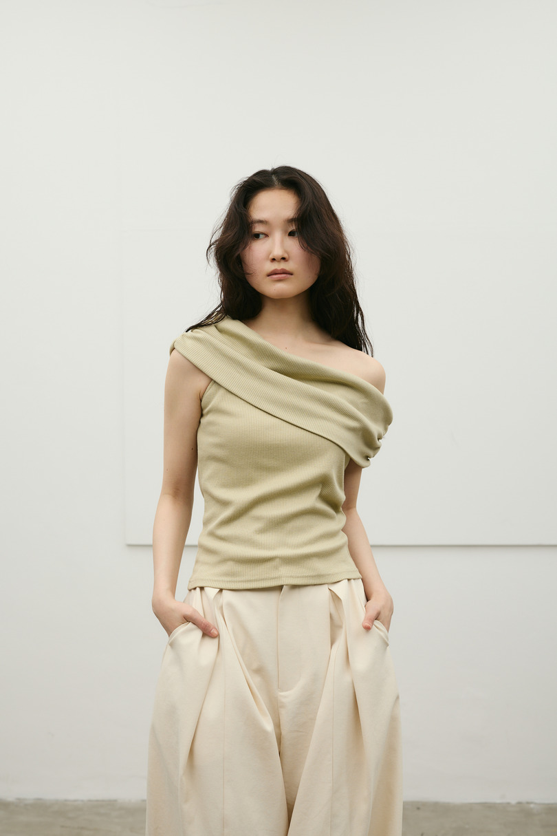 ギャザーオフショルトップ