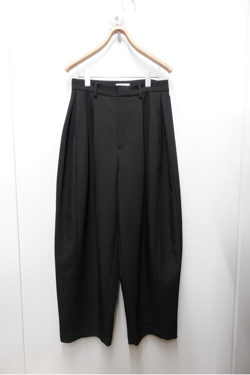 サイドタックフォルムパンツ