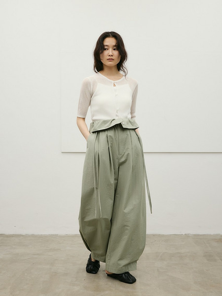 フリップベルトタックパンツ